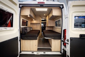 Clever Van Kastenwagen mit Einzelbetten
