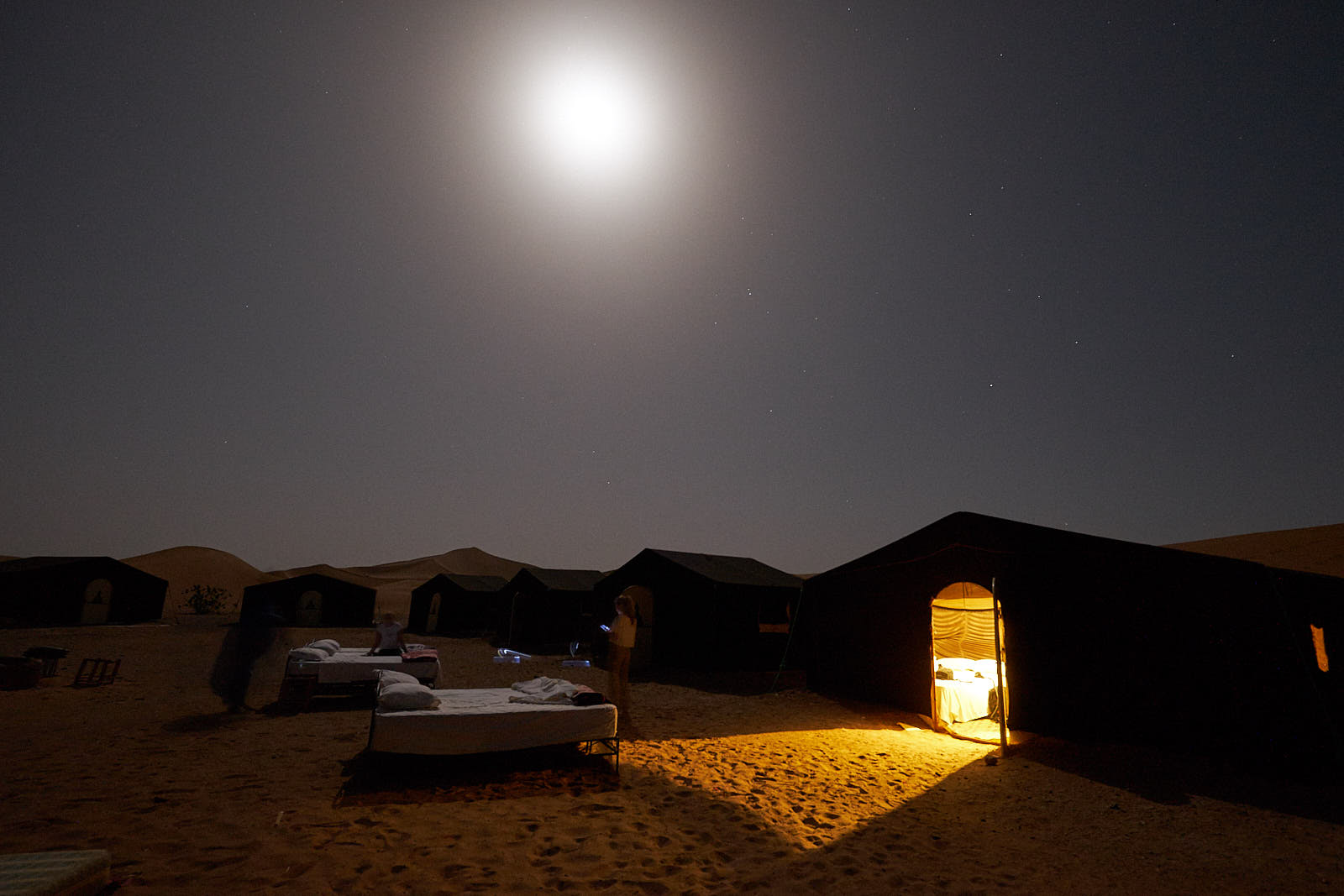 Unter freiem Sternenhimmel in der Wüste Marokkos
